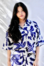 Load image into Gallery viewer, Erin Abstract Print Shirt Navy White
