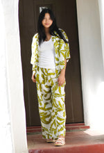 Load image into Gallery viewer, Erin Abstract Print Shirt Olive White
