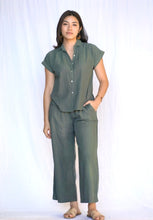 Load image into Gallery viewer, Erisha Short Sleeve Top Green