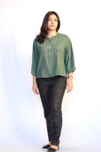 Load image into Gallery viewer, Terra Cropped Cotton Button Down Blouse
