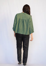Load image into Gallery viewer, Terra Cropped Cotton Button Down Blouse
