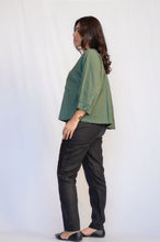 Load image into Gallery viewer, Terra Cropped Cotton Button Down Blouse
